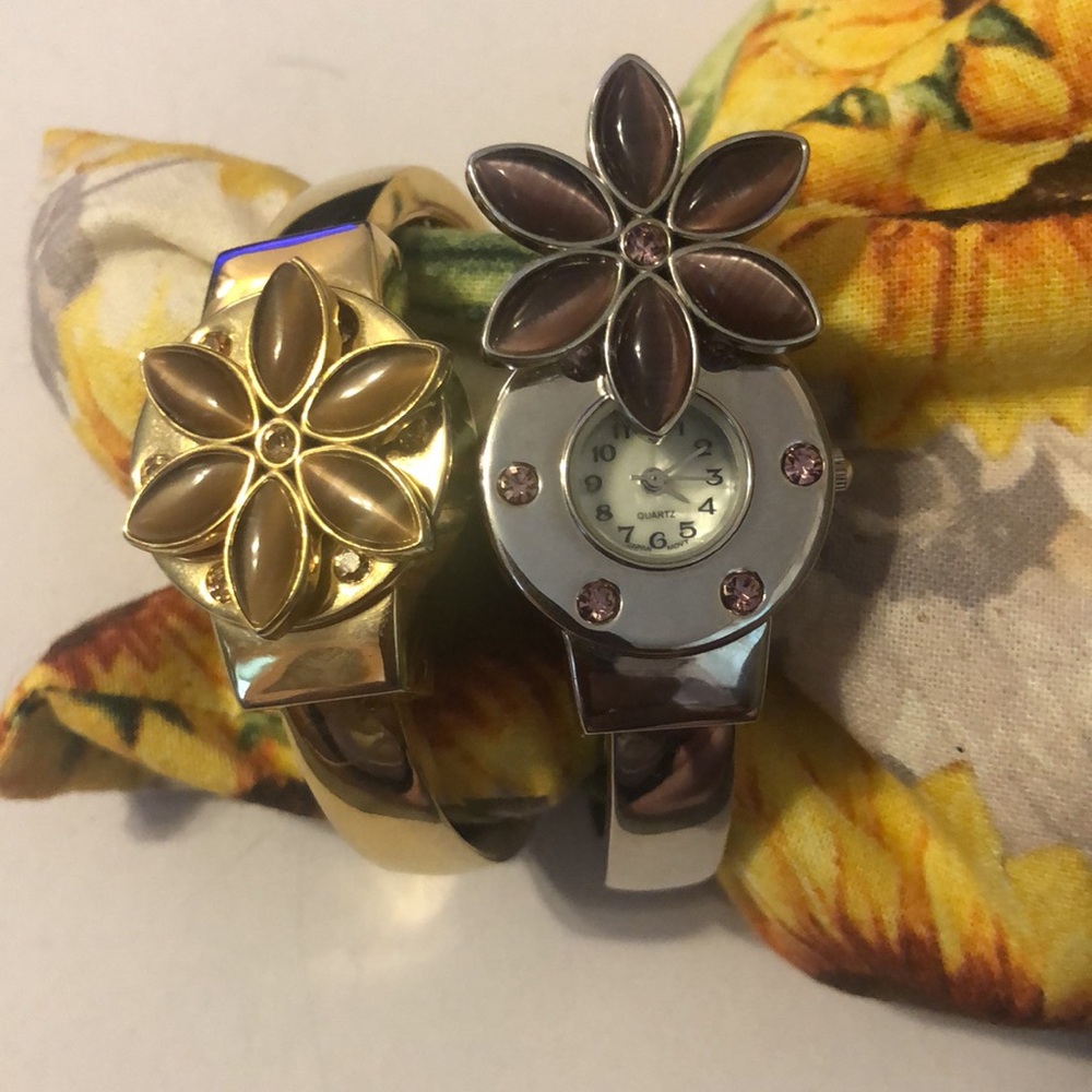 Sale 💚 Y2K vintage? Set of 2 petite flower analog watch bangles gemstones